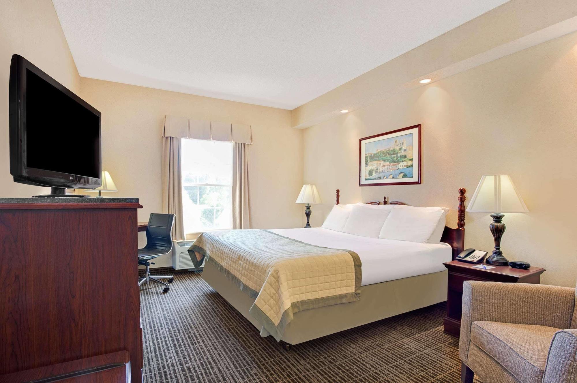 Baymont By Wyndham Pearl Hotel Ngoại thất bức ảnh
